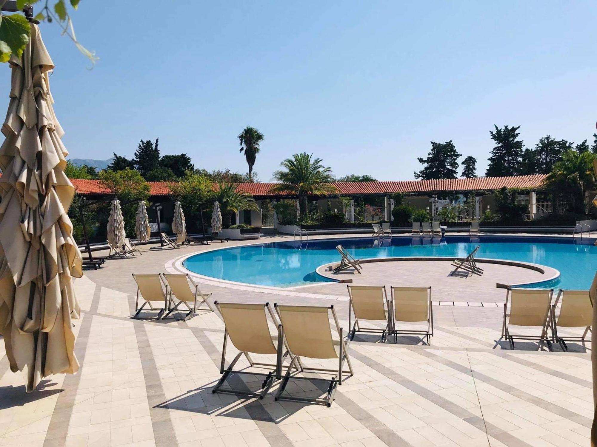 Hotel Slovenska Plaza Lux Budva Kültér fotó