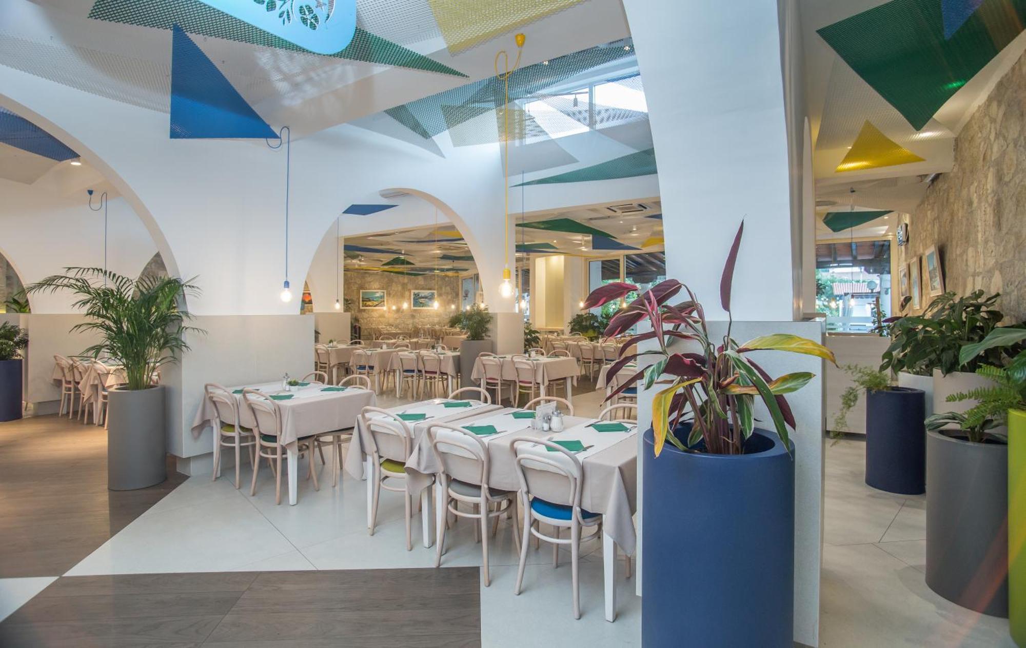 Hotel Slovenska Plaza Lux Budva Kültér fotó