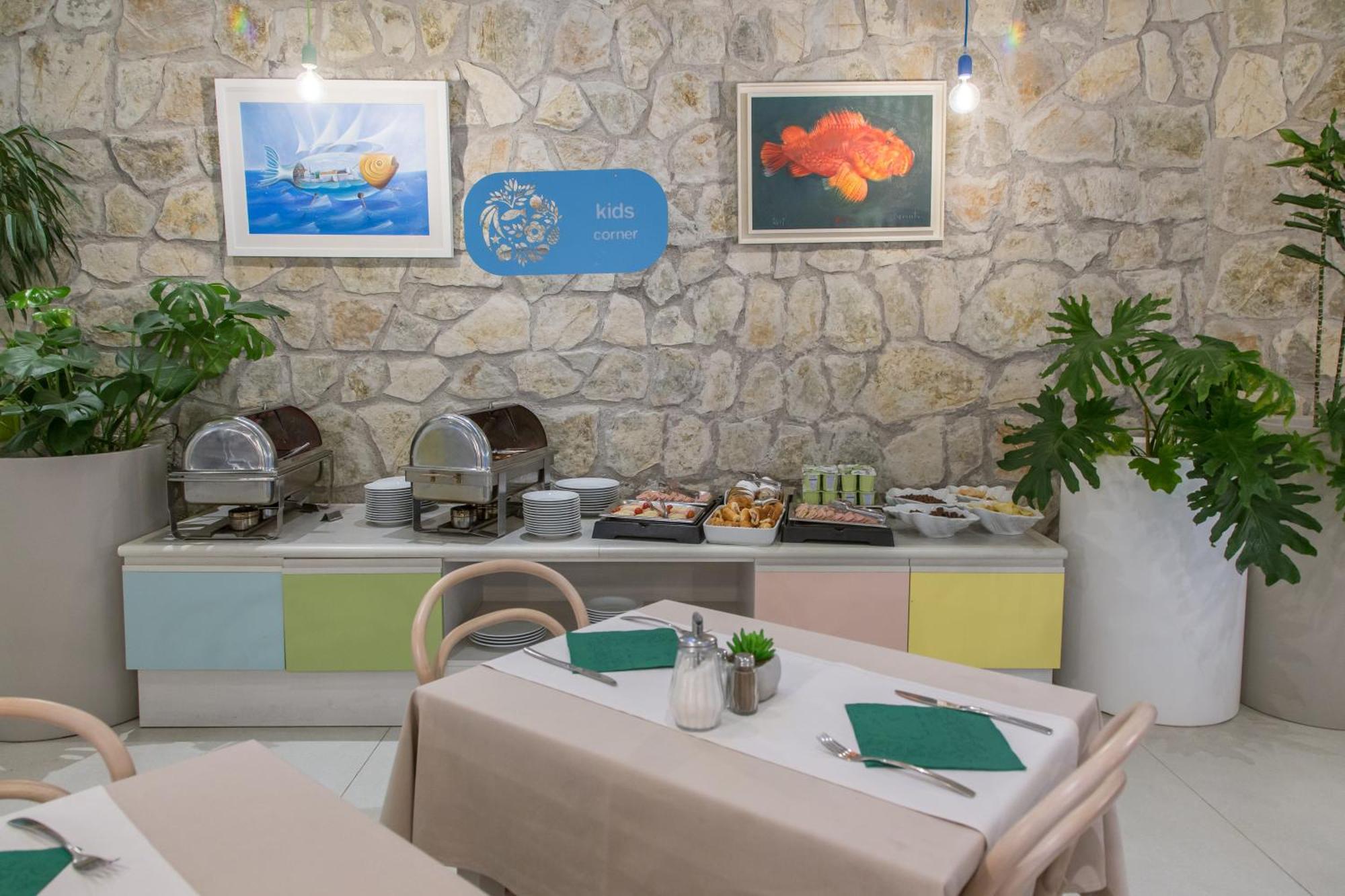 Hotel Slovenska Plaza Lux Budva Kültér fotó