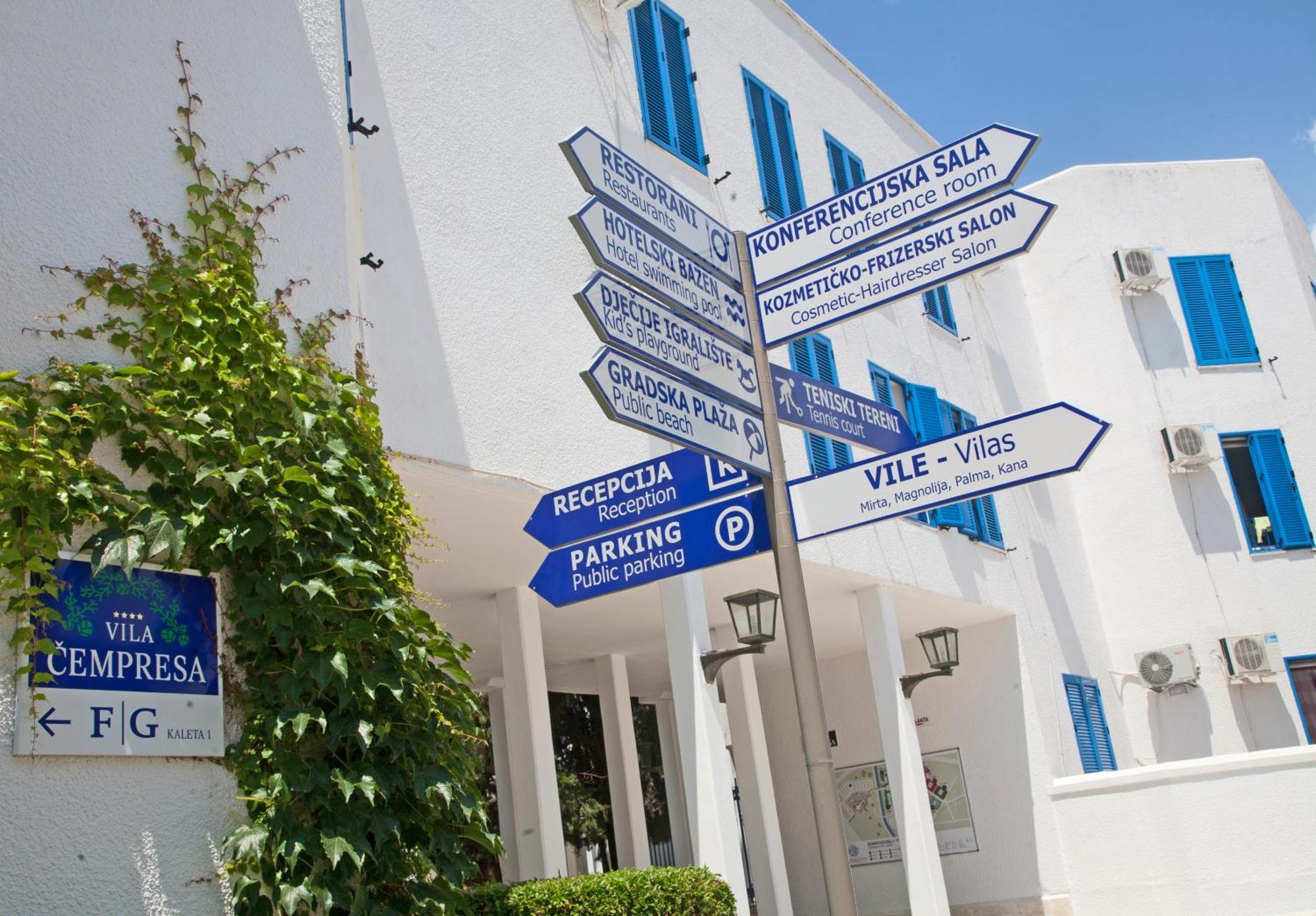 Hotel Slovenska Plaza Lux Budva Kültér fotó