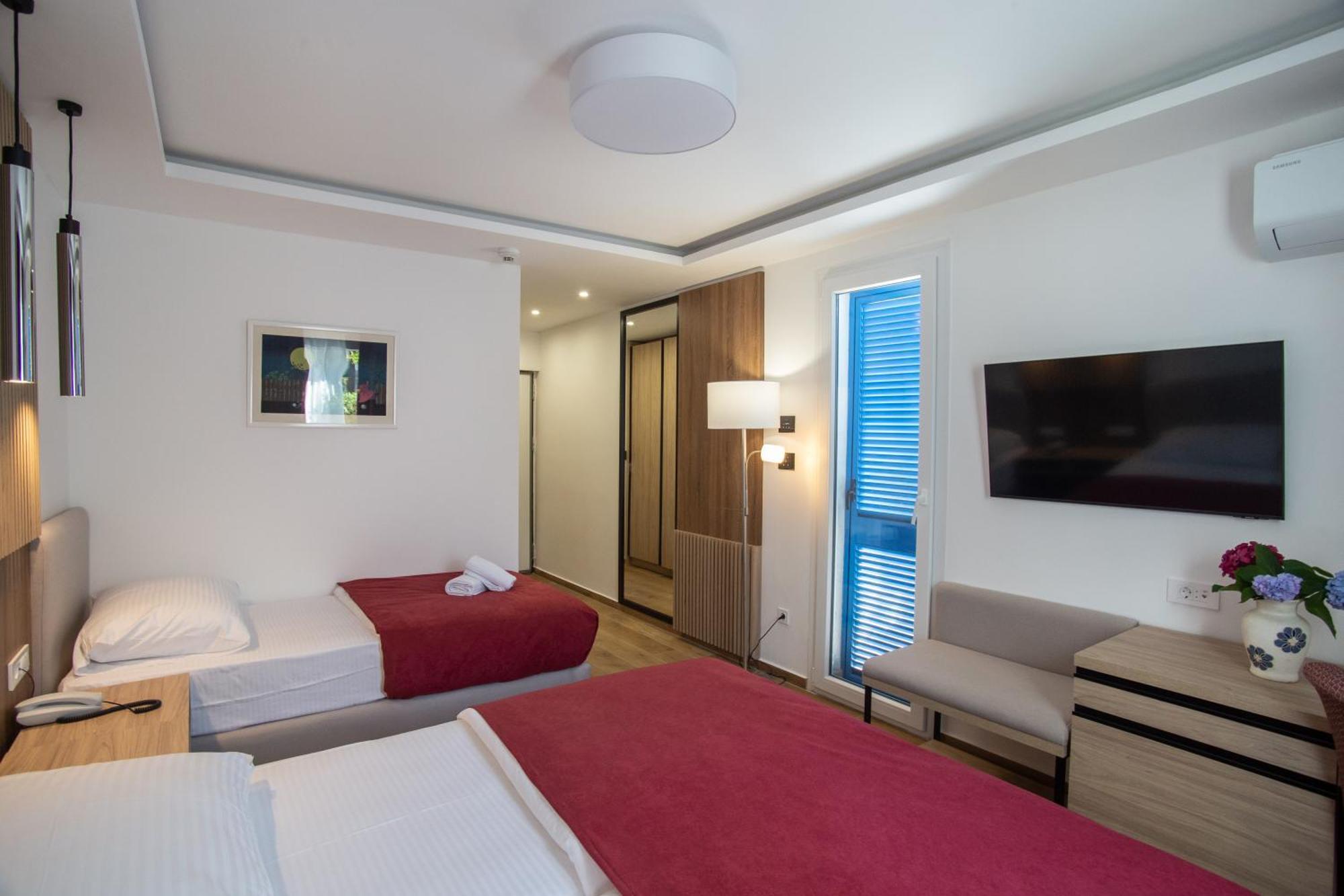 Hotel Slovenska Plaza Lux Budva Kültér fotó