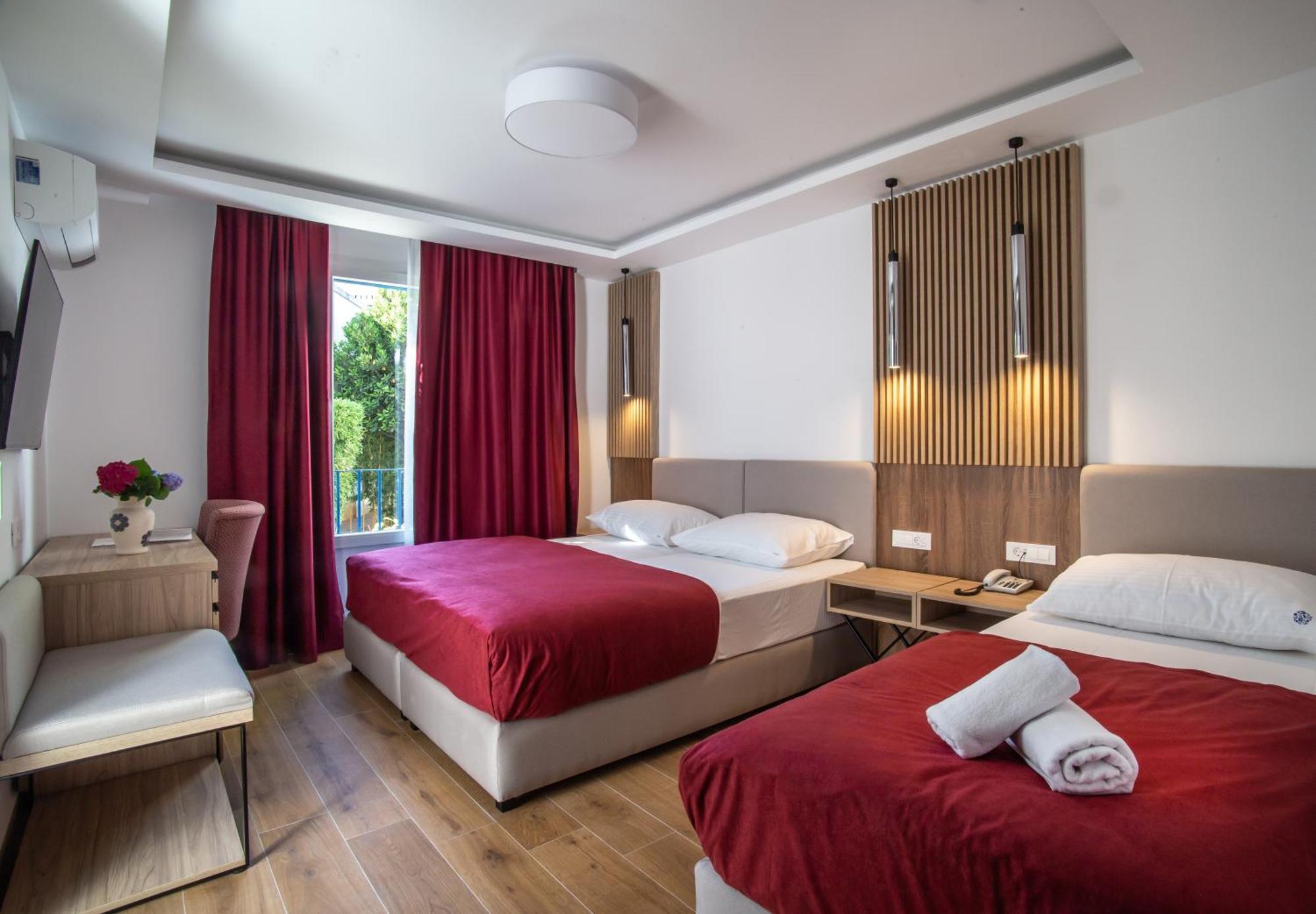Hotel Slovenska Plaza Lux Budva Kültér fotó