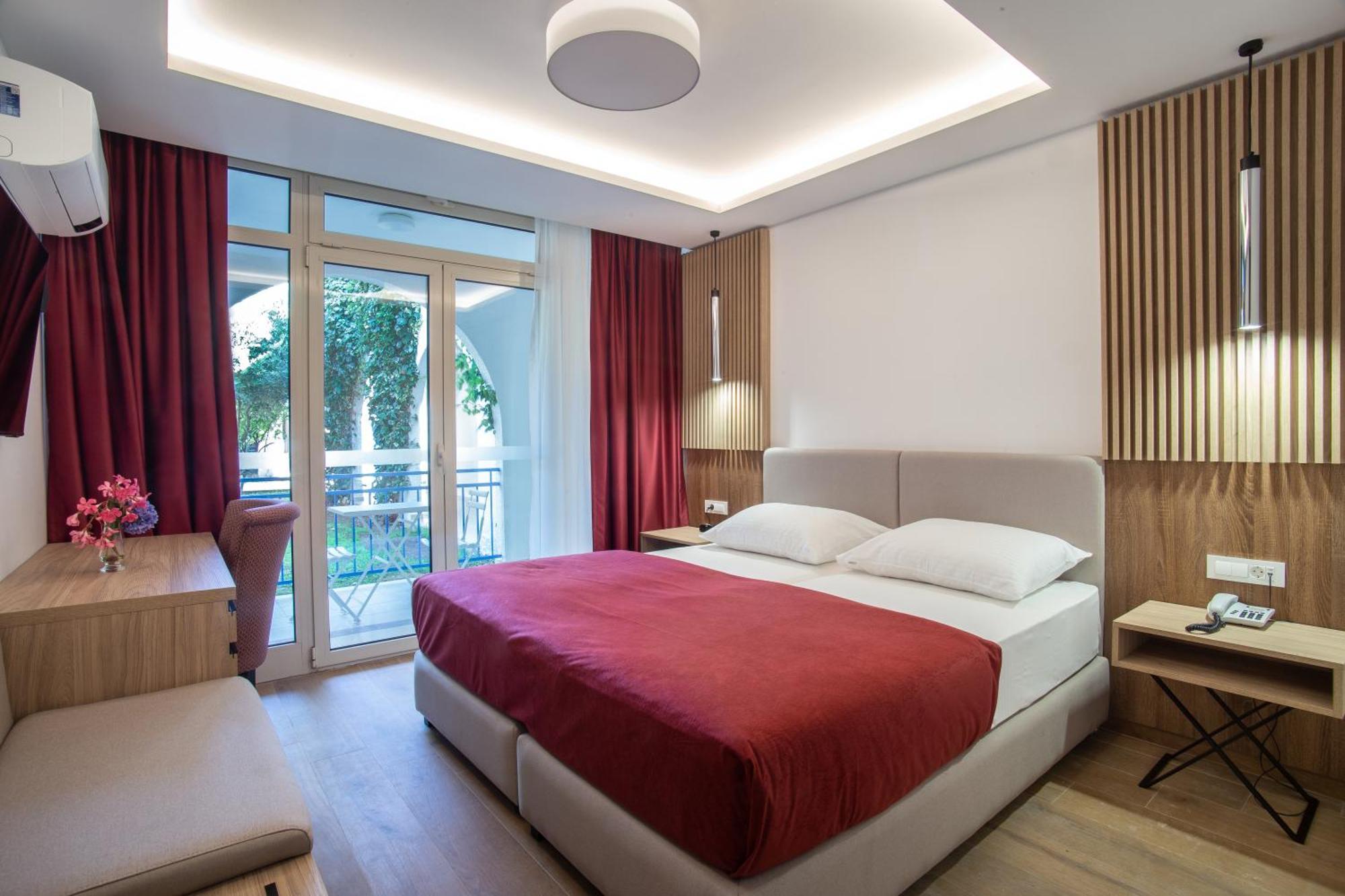 Hotel Slovenska Plaza Lux Budva Kültér fotó