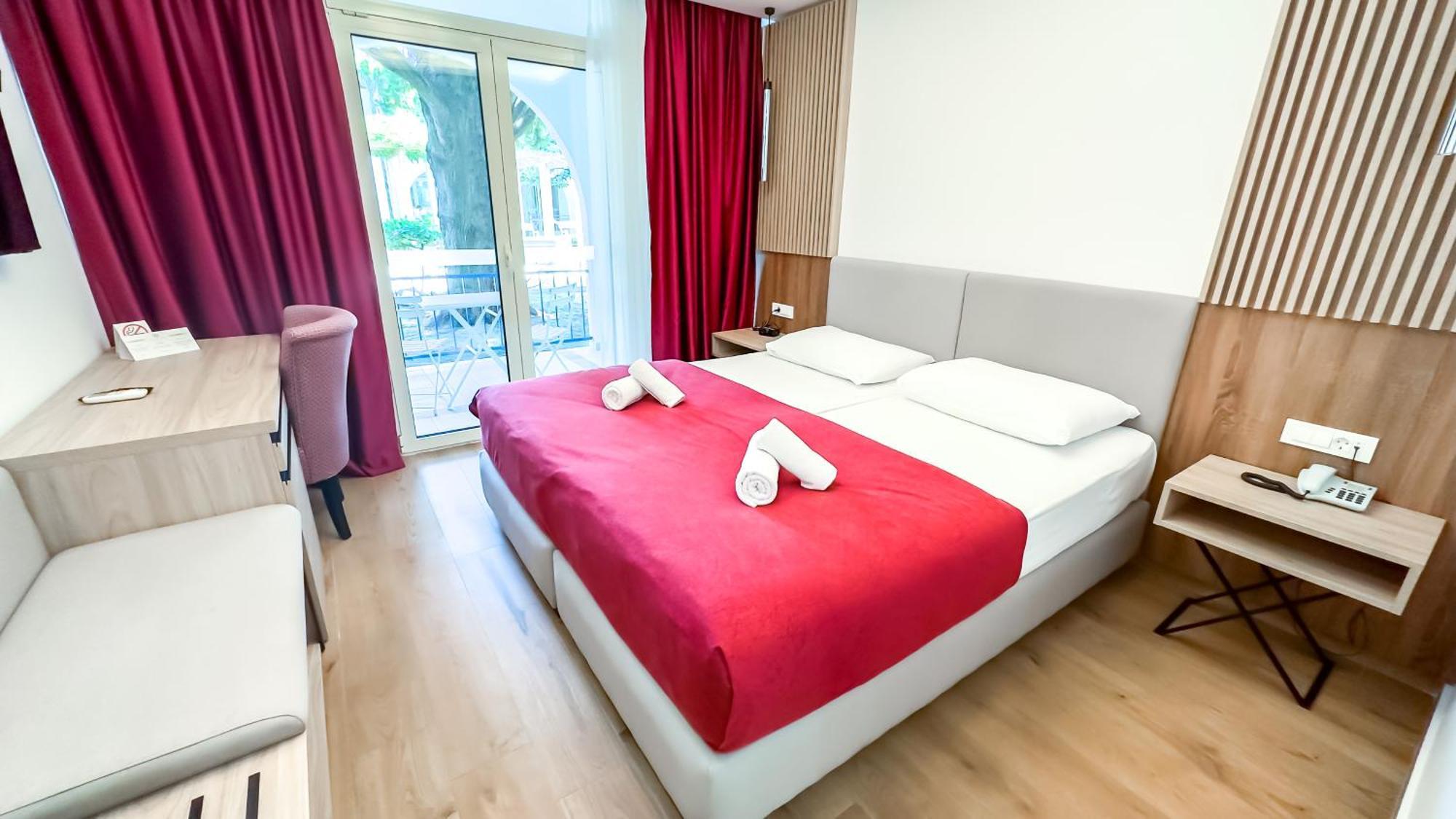 Hotel Slovenska Plaza Lux Budva Kültér fotó