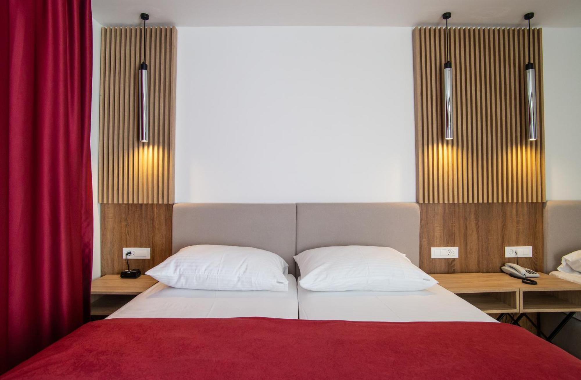 Hotel Slovenska Plaza Lux Budva Kültér fotó
