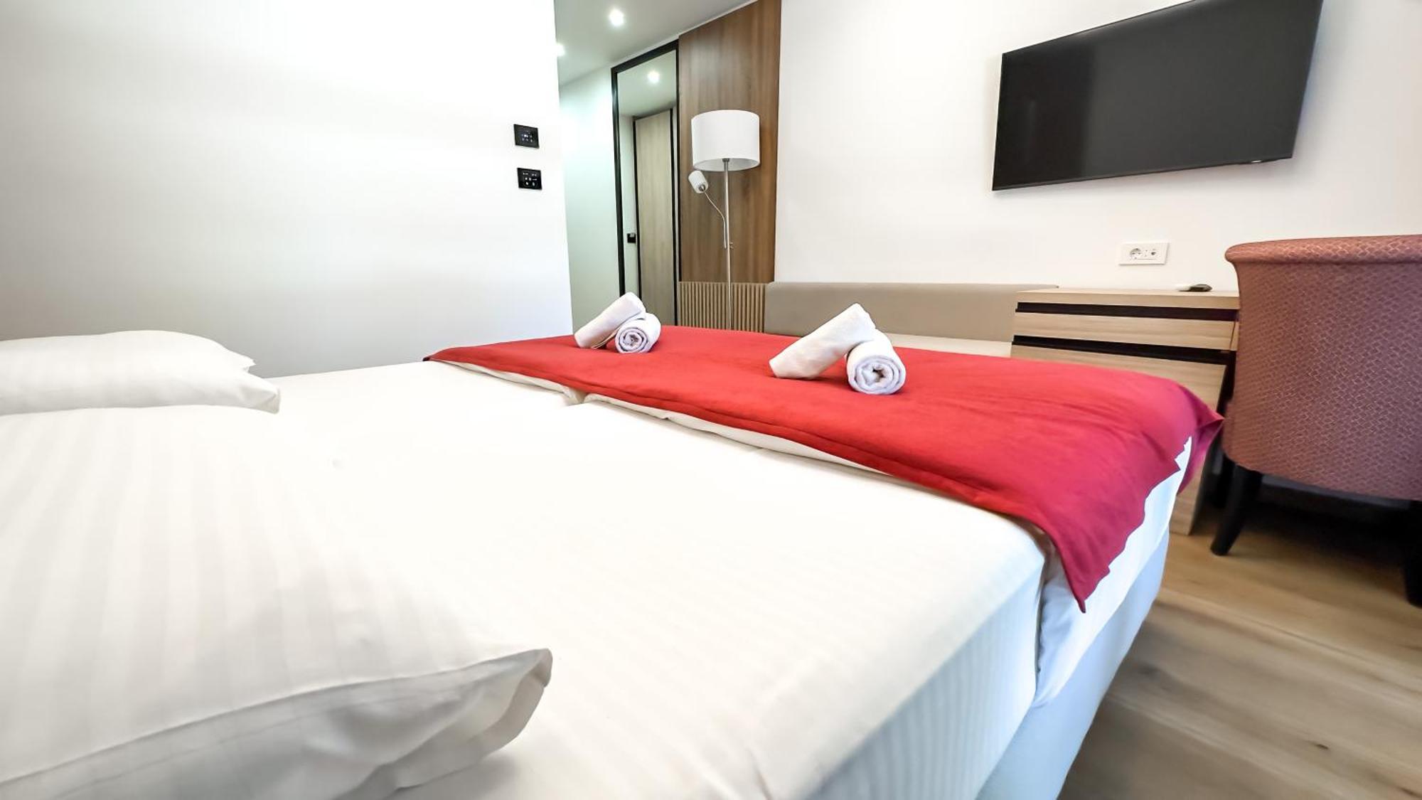 Hotel Slovenska Plaza Lux Budva Kültér fotó