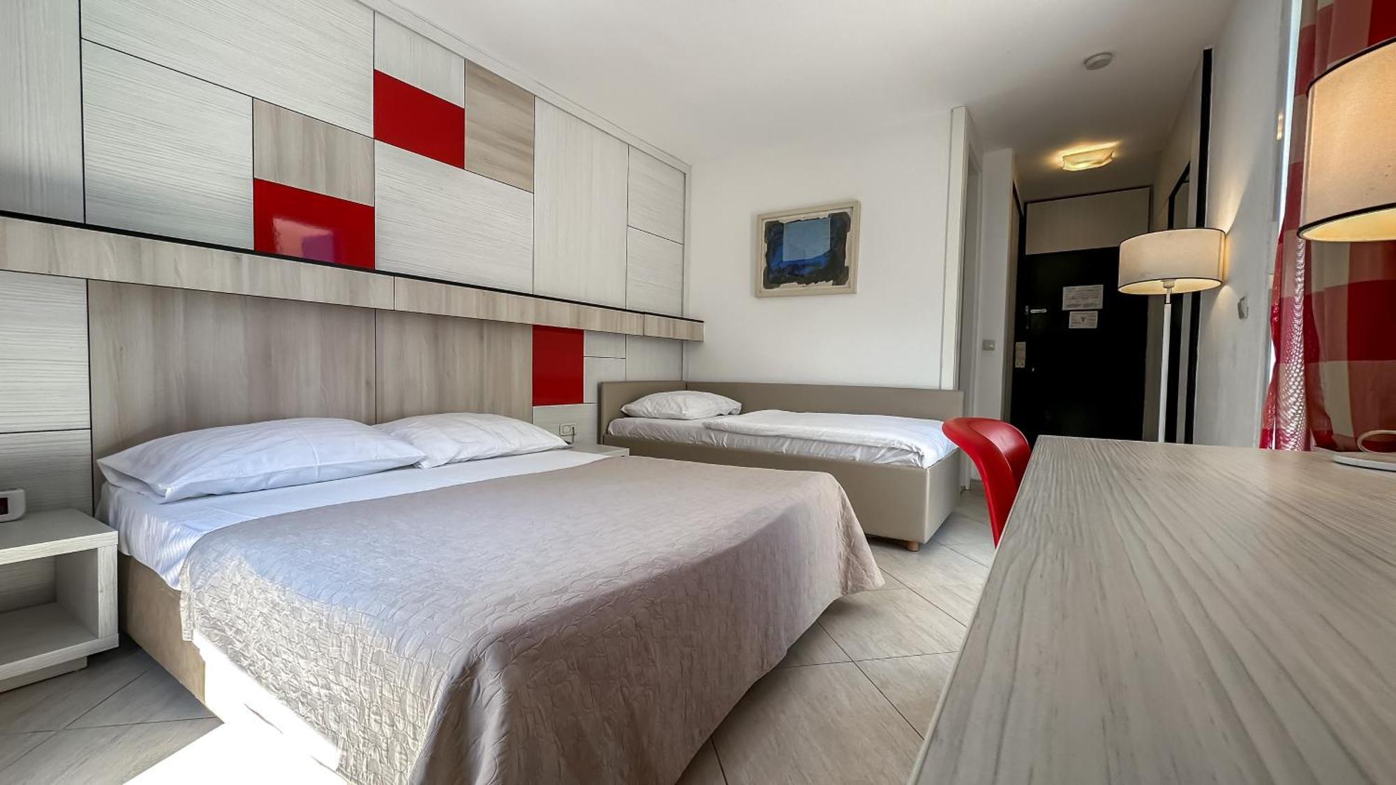 Hotel Slovenska Plaza Lux Budva Kültér fotó