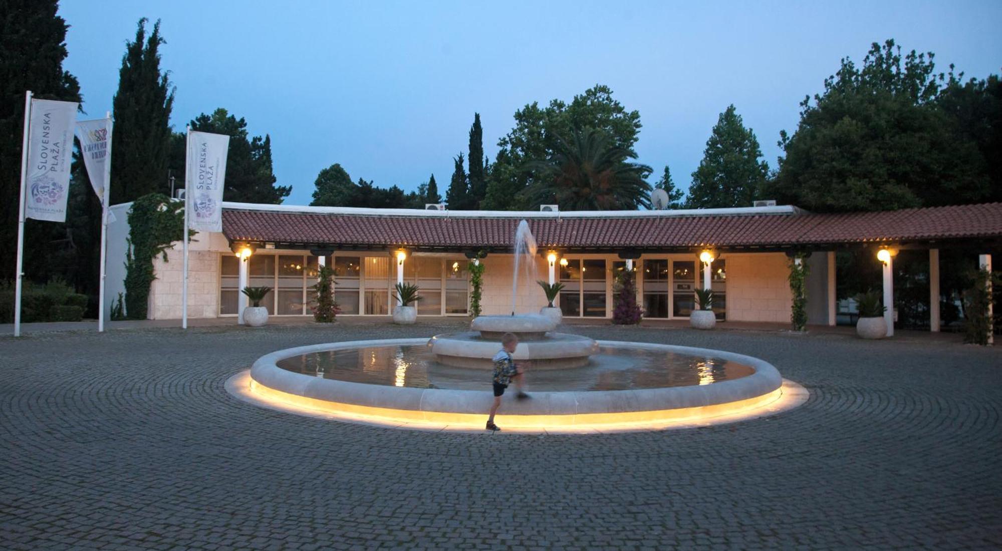 Hotel Slovenska Plaza Lux Budva Kültér fotó