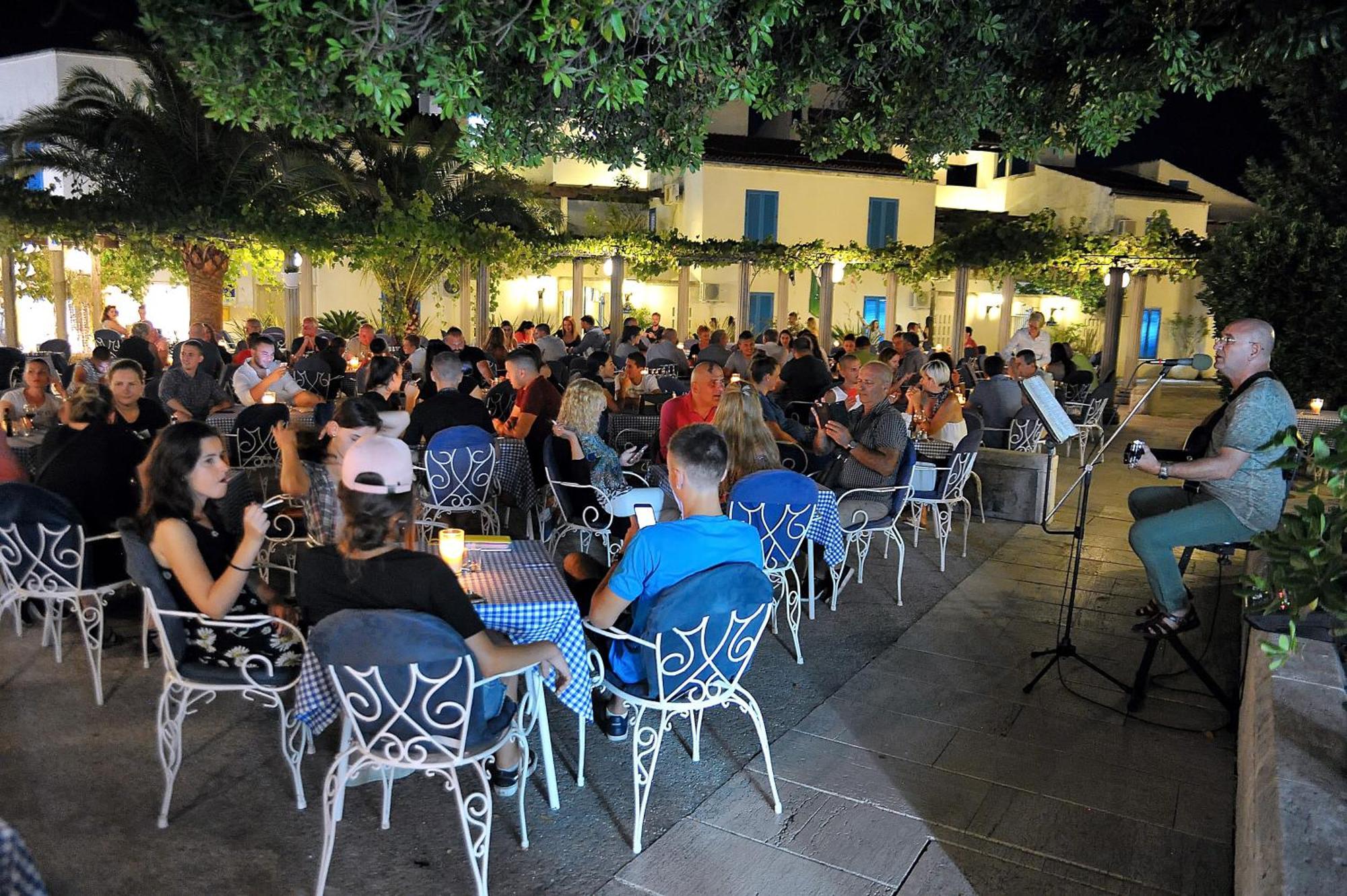 Hotel Slovenska Plaza Lux Budva Kültér fotó
