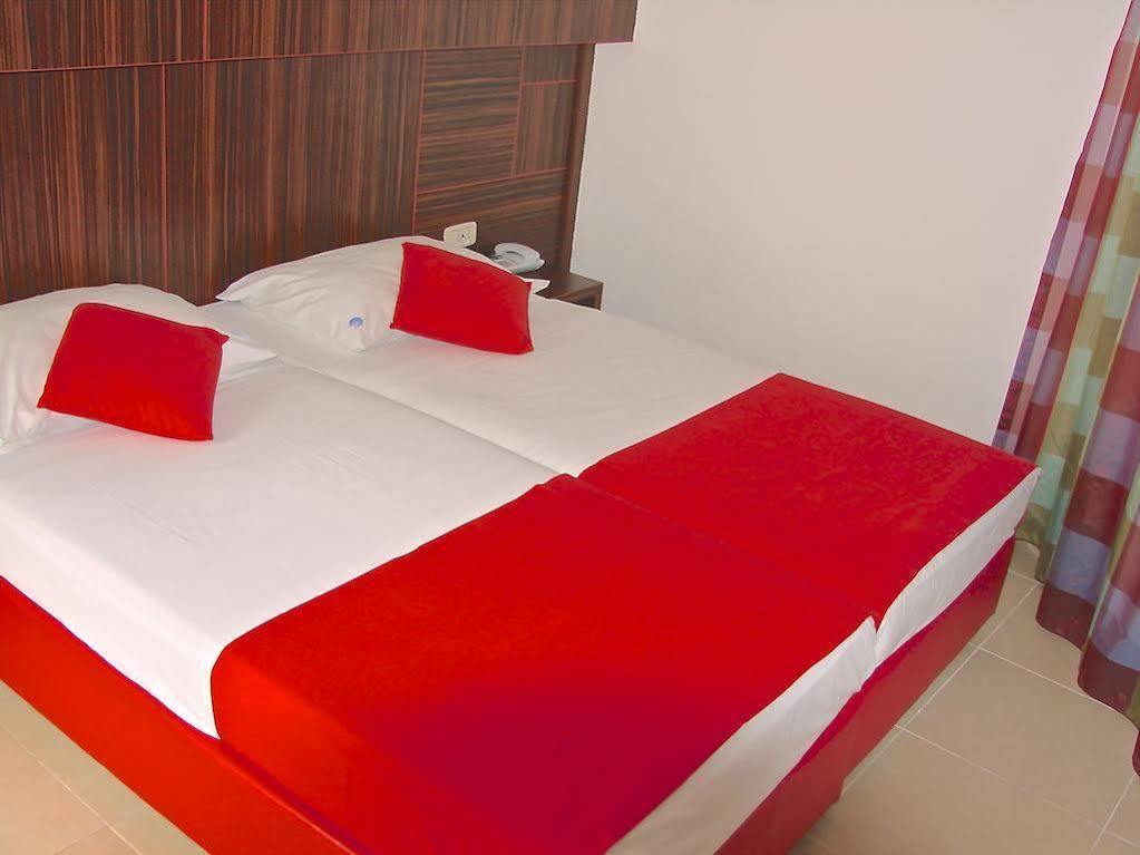 Hotel Slovenska Plaza Lux Budva Kültér fotó